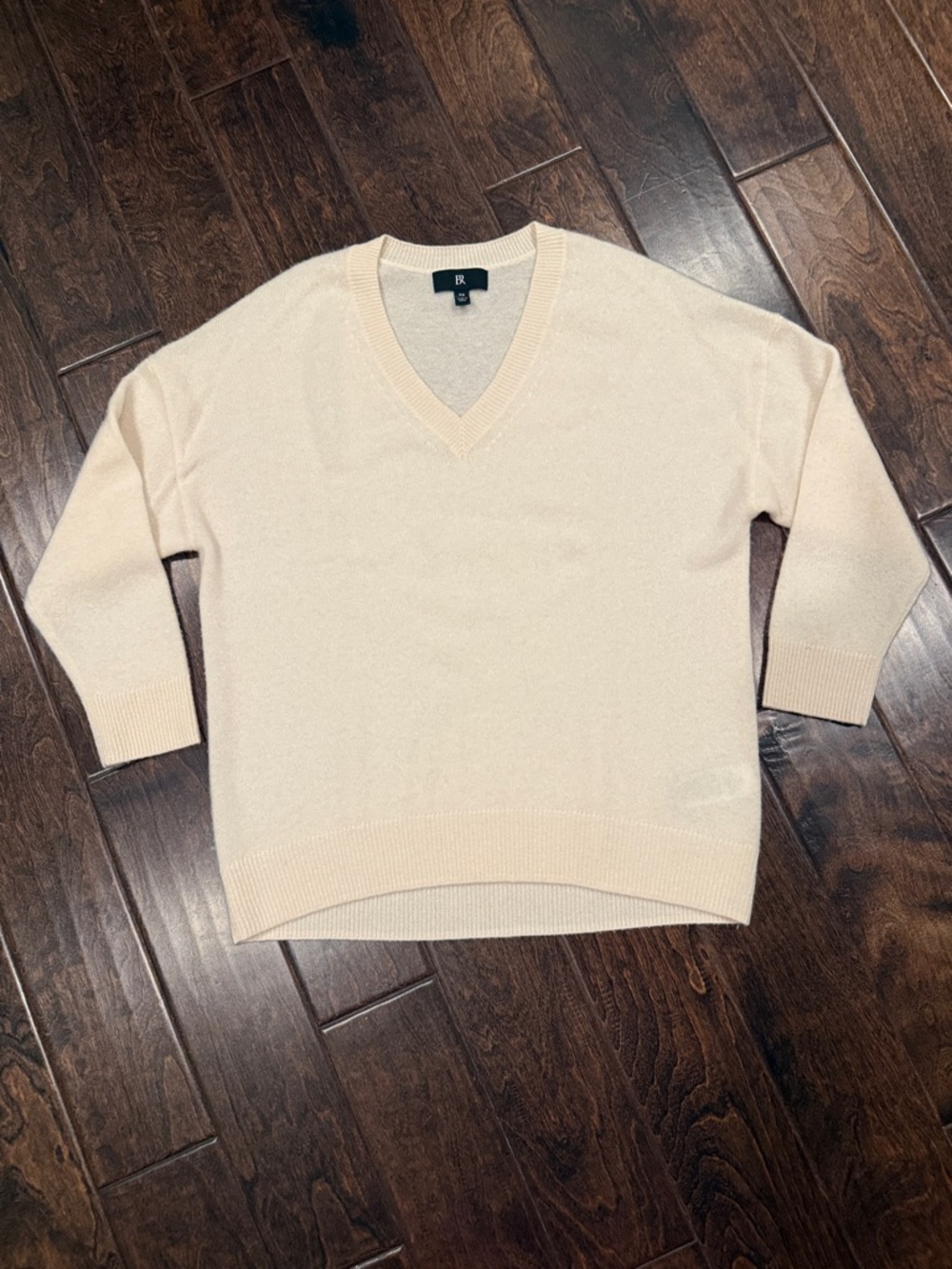 Banana Republic Cream V-Neck Cashmere Sweater
